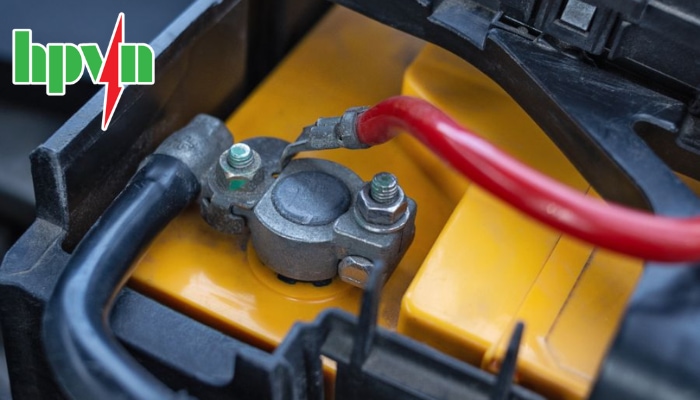 Vệ sinh cọc b&igrave;nh ắc quy thường xuy&ecirc;n