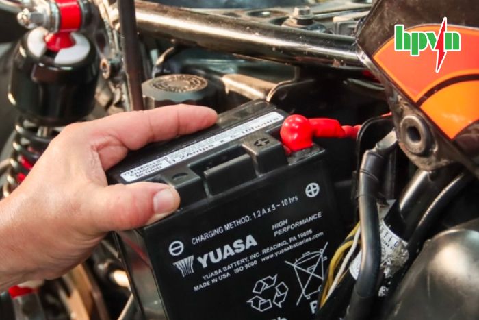 Cần bảo dưỡng định kỳ ắc quy xe m&aacute;y bền l&acirc;u hơn 